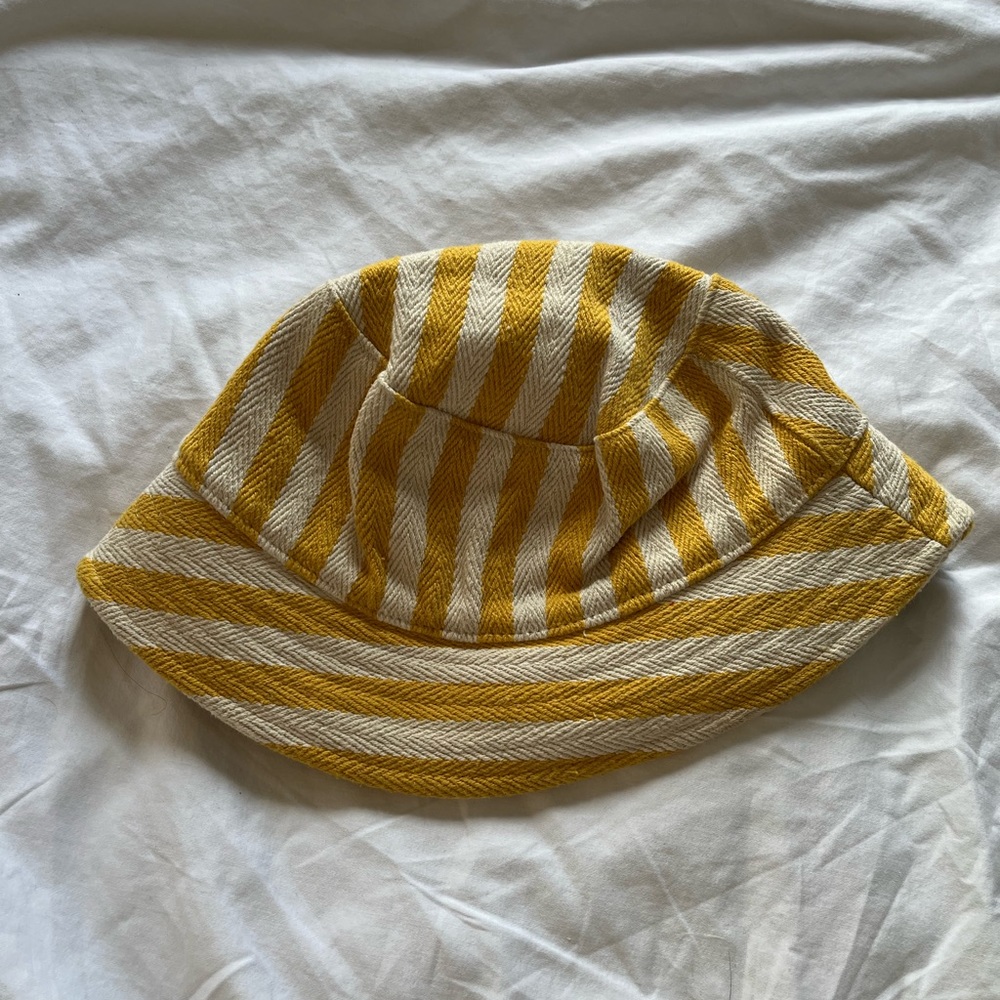 Never worn: GAP yellow & cream striped bucket hat